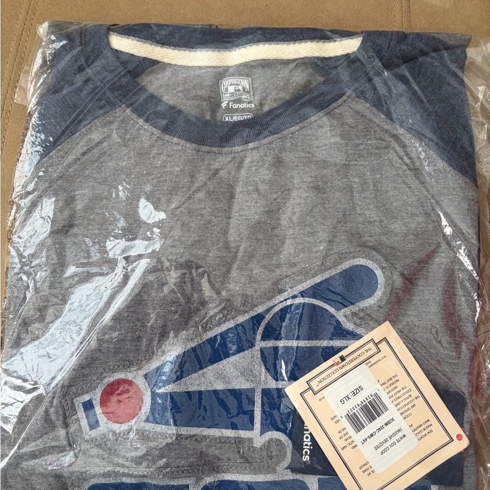 Chicago White Sox Fanatics Blue and Gray Logo T-Shirt